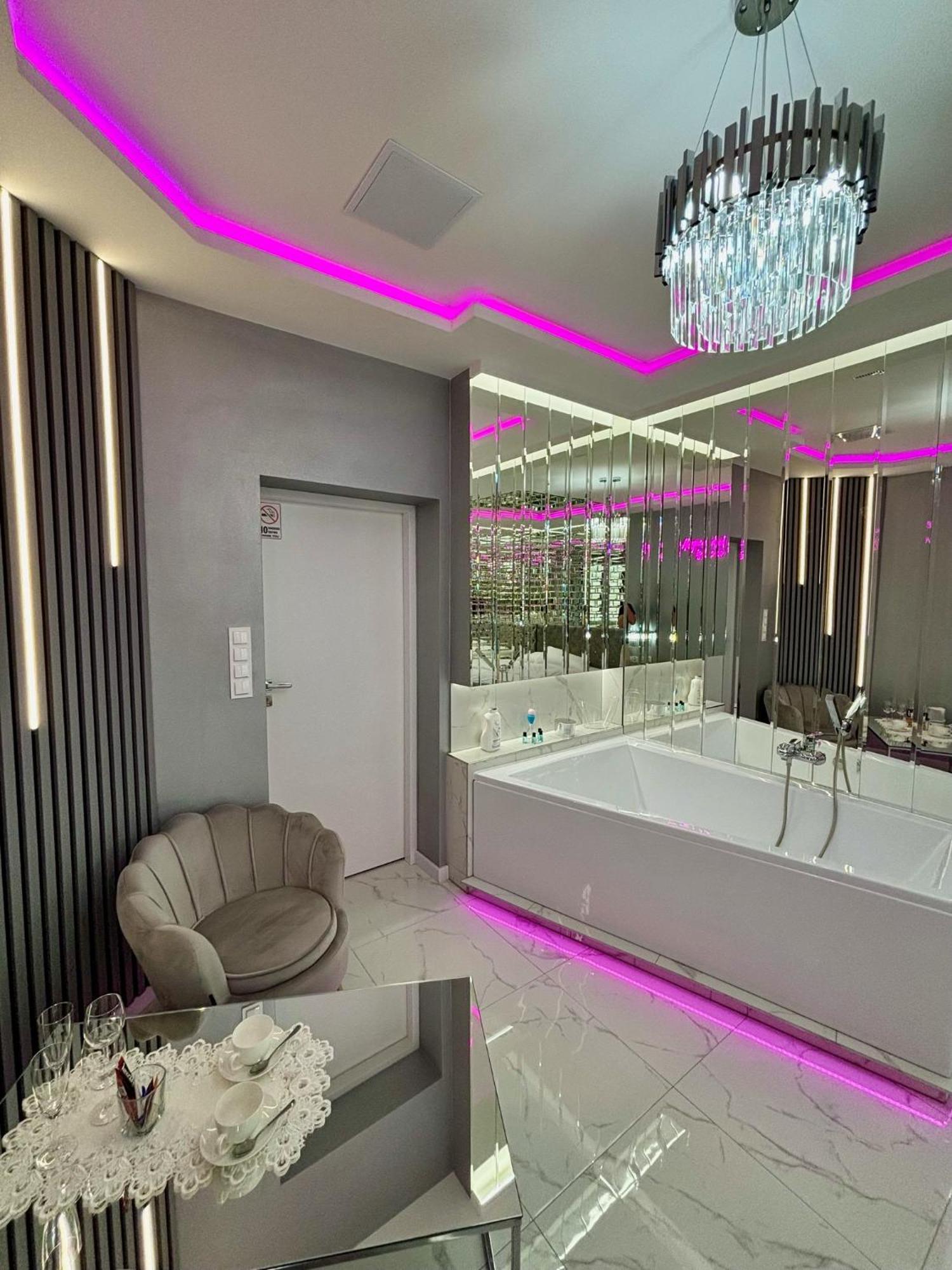 Apartament "Prezydencki Deluxe" Centrum Z Duza Wanna Dla Dwojga Gniezno Bagian luar foto