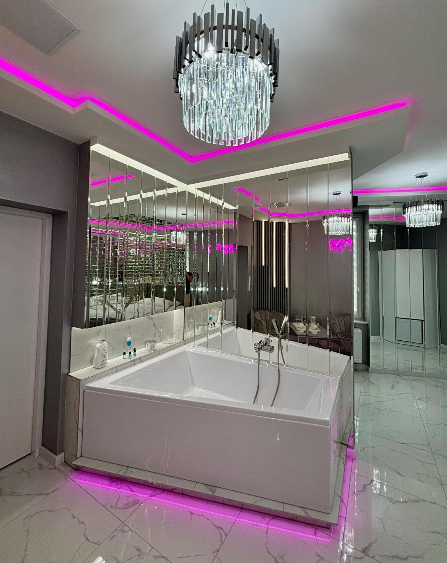 Apartament "Prezydencki Deluxe" Centrum Z Duza Wanna Dla Dwojga Gniezno Bagian luar foto
